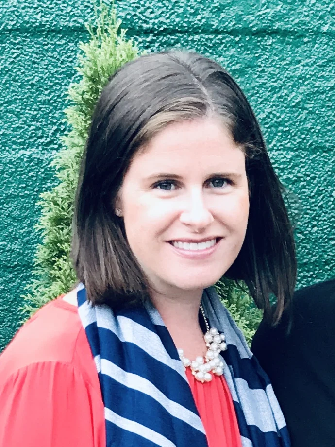 Liz Larson, del equipo de especialistas en recursos clínicos de EE. UU