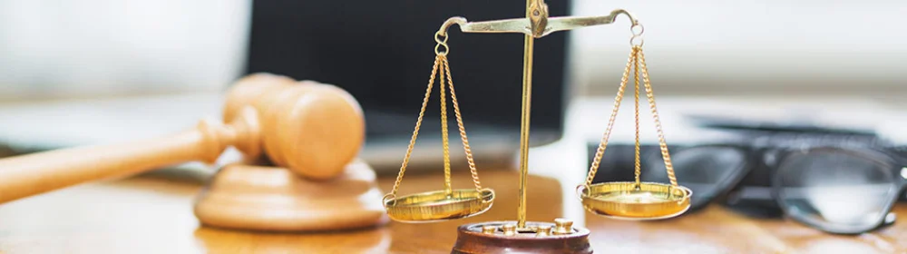 alcune scale d'oro e d'argento